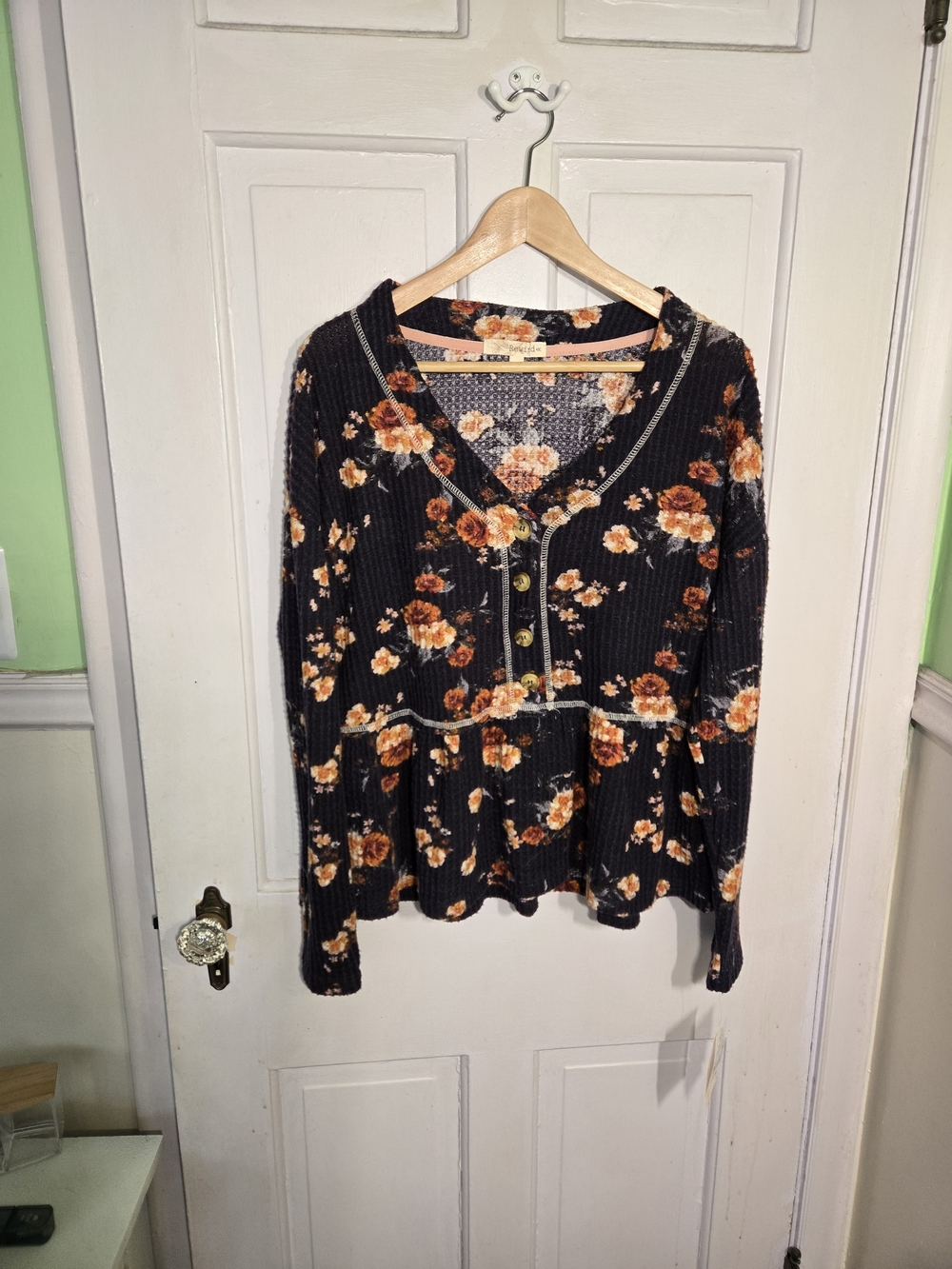 Floral V-Neck Peplum Top with Orange And Pink Floral Print Size L